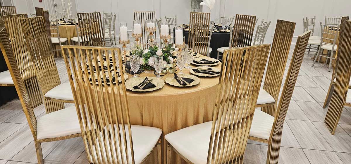 black-and-gold-with-candles-place-setting